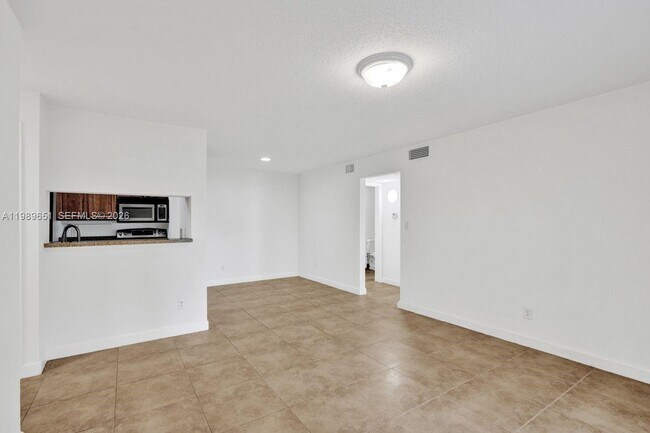 Building Photo - 949 Riverside Dr