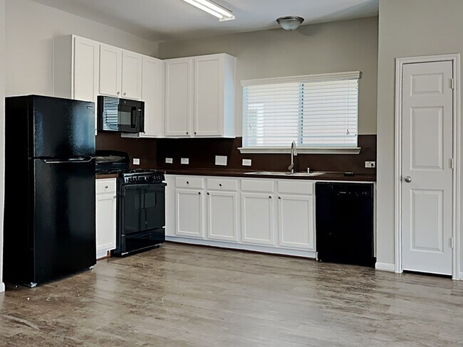 Building Photo - 4065 Mossy Pl Ln