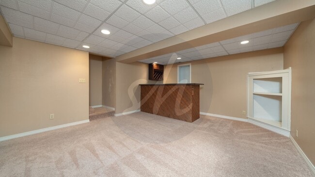 Building Photo - Old Farm Gem