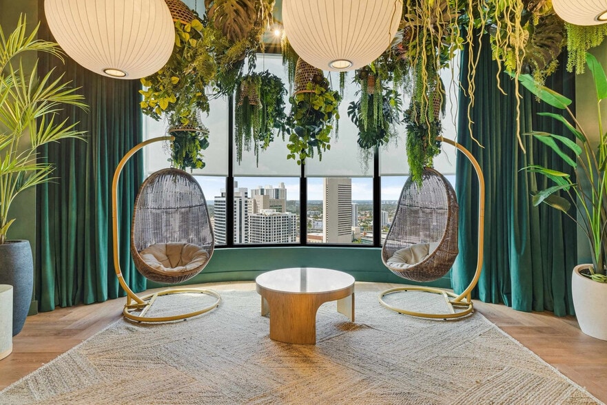 Building Photo - 121 NE 5th St