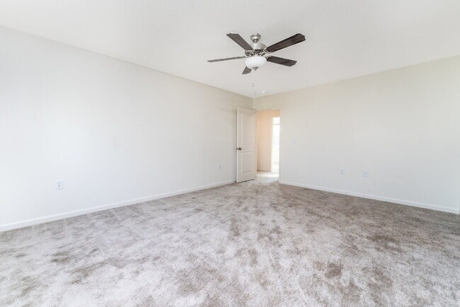Building Photo - Available July 10! Spacious 4BR/2.5BA Preston Floor Plan (2,227 Sq Ft) – Granite Kitchen, Stainle...