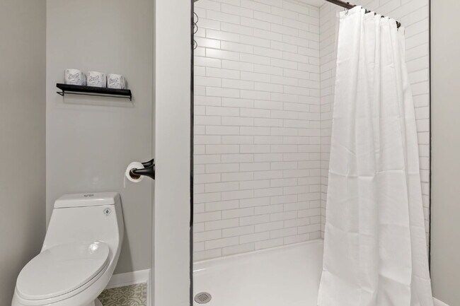 Building Photo - Beautifully Updated 3-Bedroom Home – Spacious, Modern, and Move-In Ready!