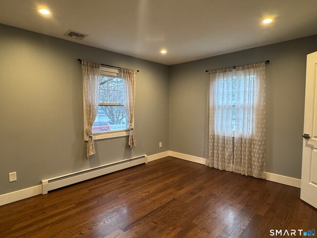 Building Photo - 49 Old Town Dr