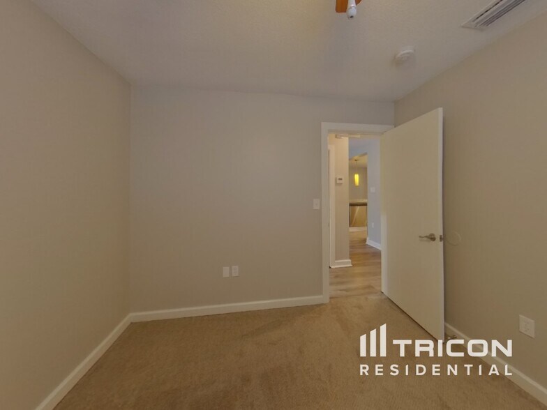 Building Photo - 105 Ravenway Dr