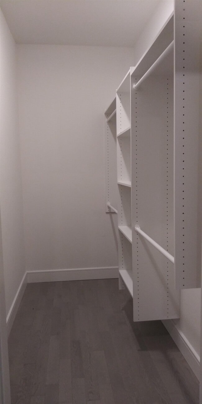 Building Photo - 801 Summit Ave