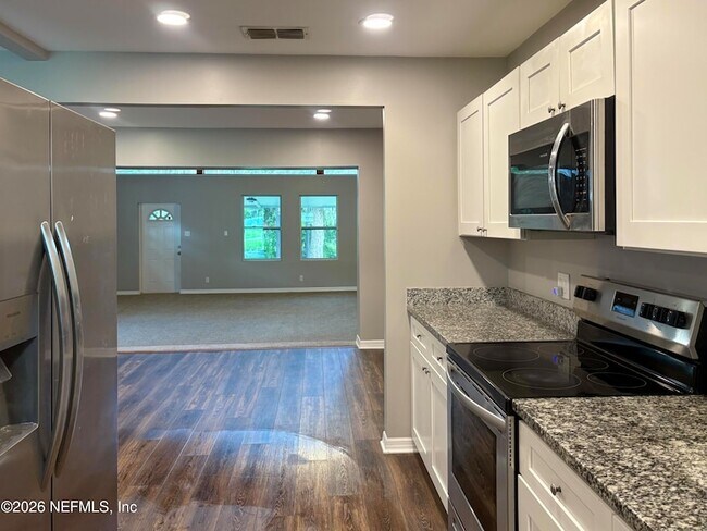 Building Photo - 7018 Bonnie Brae Ln