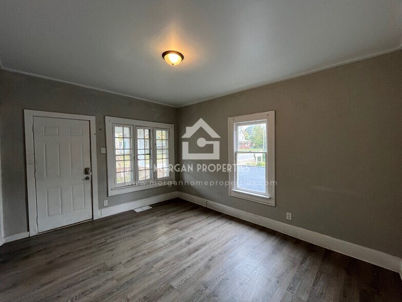 Building Photo - 716 S 14th St