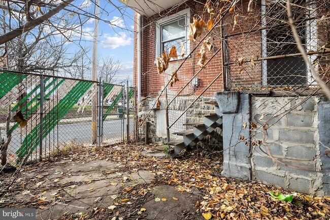 Building Photo - 851 S 57th St