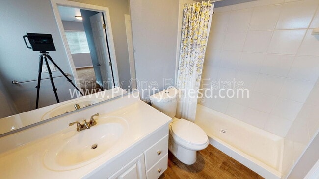 Building Photo - 3854 Alameda Way