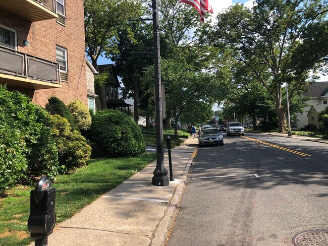 Building Photo - 147 Main St