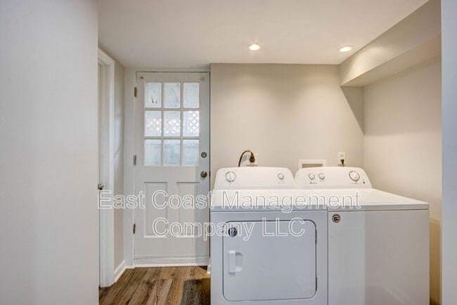 Building Photo - 2233 Graythorn Rd