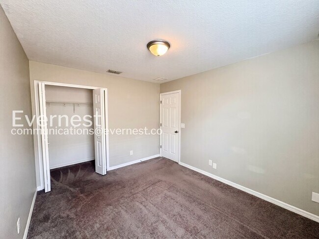 Building Photo - 4 Bed, 3 Bath Home with Garage / Pet-Friendly / Vouchers Accepted / Available Now!