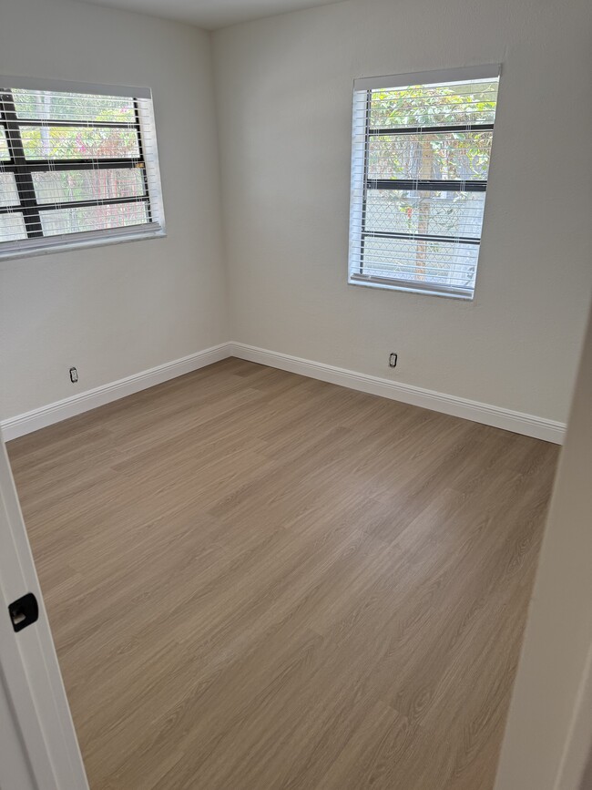 Building Photo - 808 SW 15th Ave