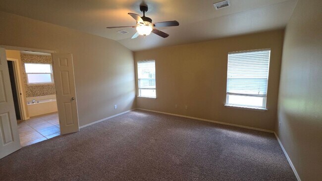 Building Photo - 3 bed 2 bath & bonus room - 2 car garage - Pool and playground