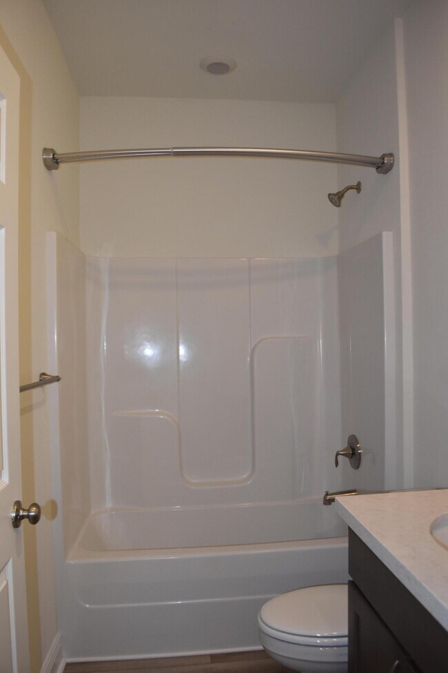 Building Photo - 173 Picnic Pl