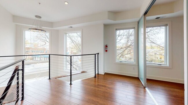 Building Photo - 1103 9th St NE