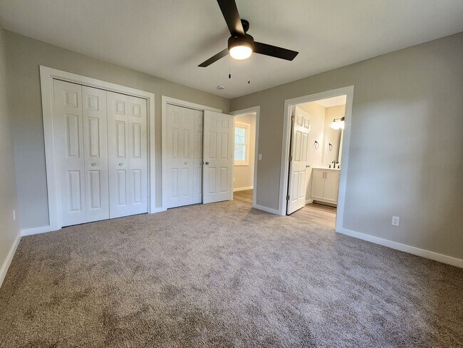 Building Photo - Spacious 4-Bedroom, 2.5-Bathroom Home AVAI...