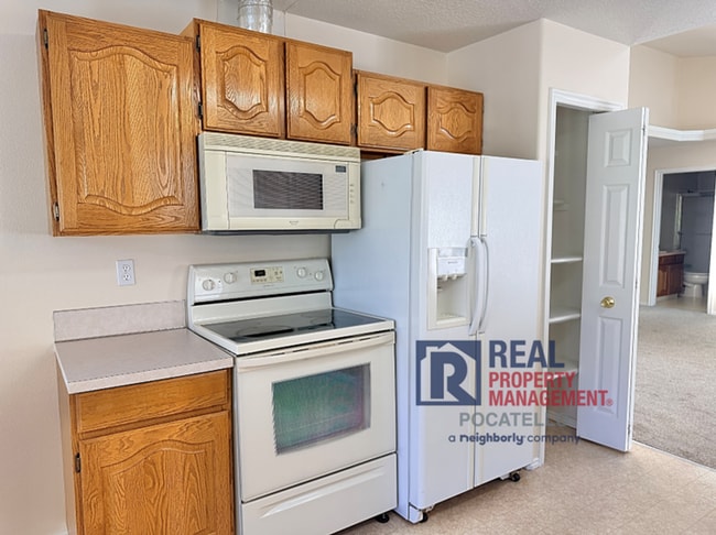 Building Photo - 4 bedroom 3 bathroom - 2 car garage -This ...