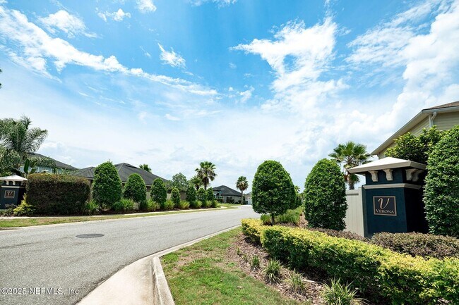 Building Photo - 35 Mercutio Ln
