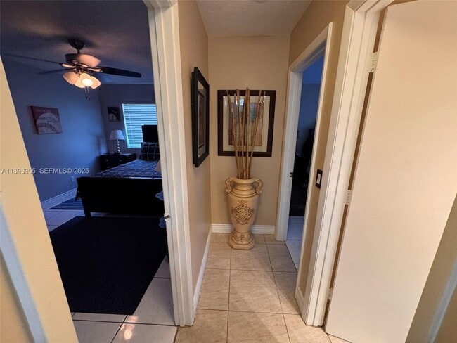 Building Photo - 705 SE 3rd Ln