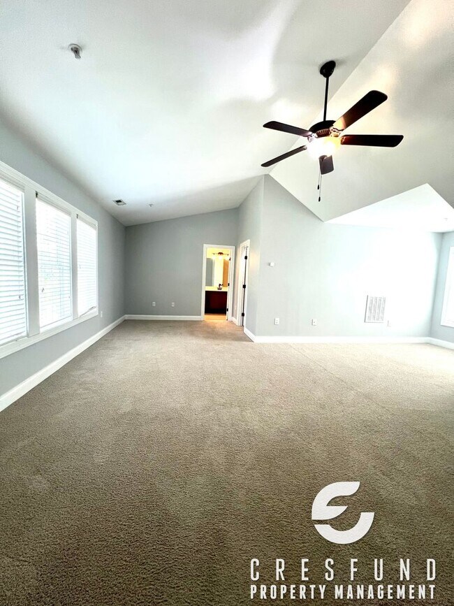 Building Photo - Lake View Luxury 2BR 2.5 Bath