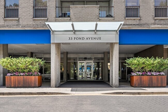 Building Photo - 33 Pond Ave