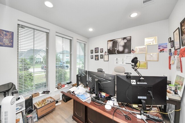 Building Photo - 5506 Onyx Fls Dr