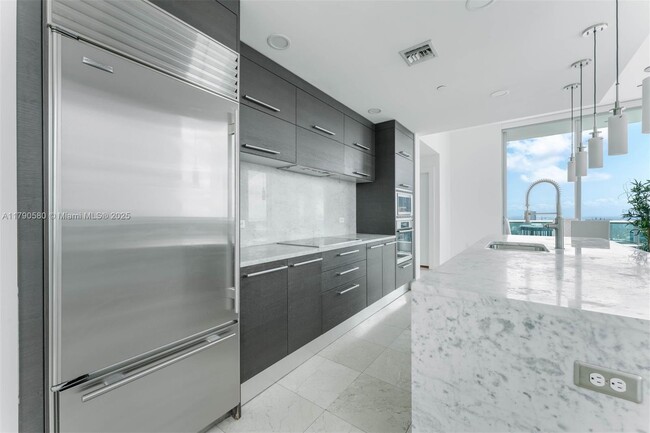 Building Photo - 900 Biscayne Blvd