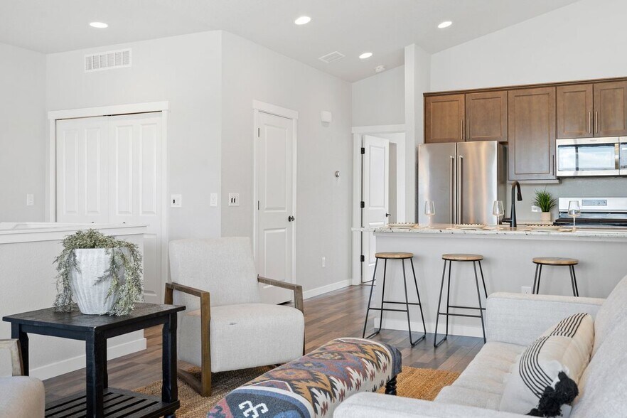 Building Photo - 7371 Hunter Jumper Dr