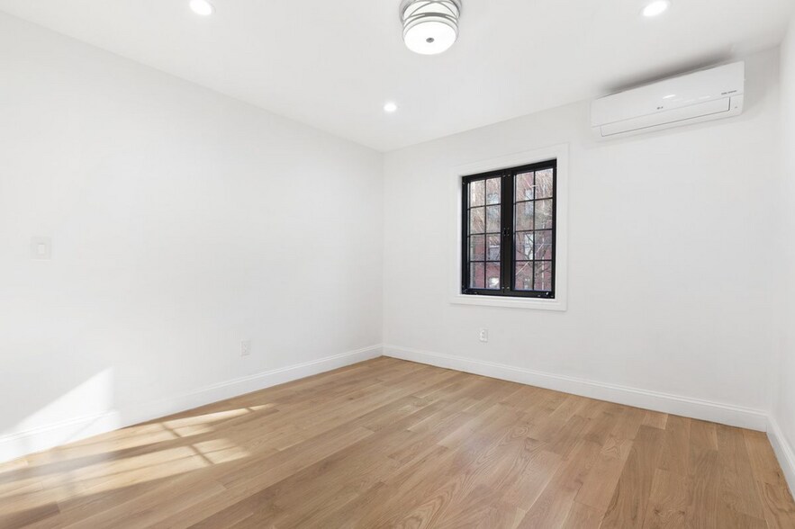 Bedroom - 602 Lexington Ave