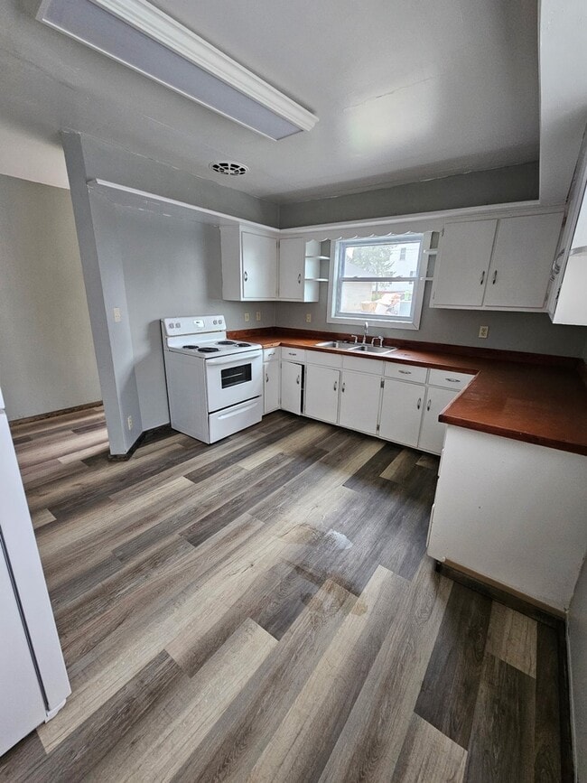 Building Photo - 1408 Ashmun St