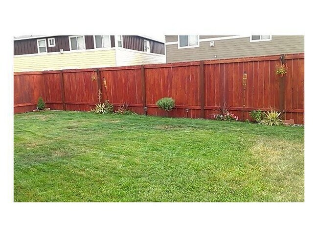Building Photo - Now taking apps. Freestone Station, All ne...
