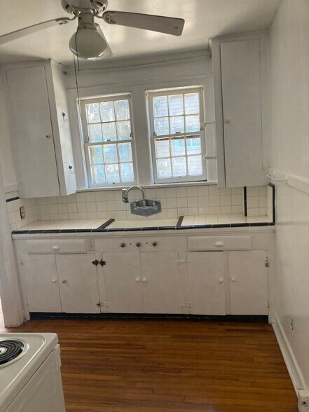 Building Photo - 2751 Oak St
