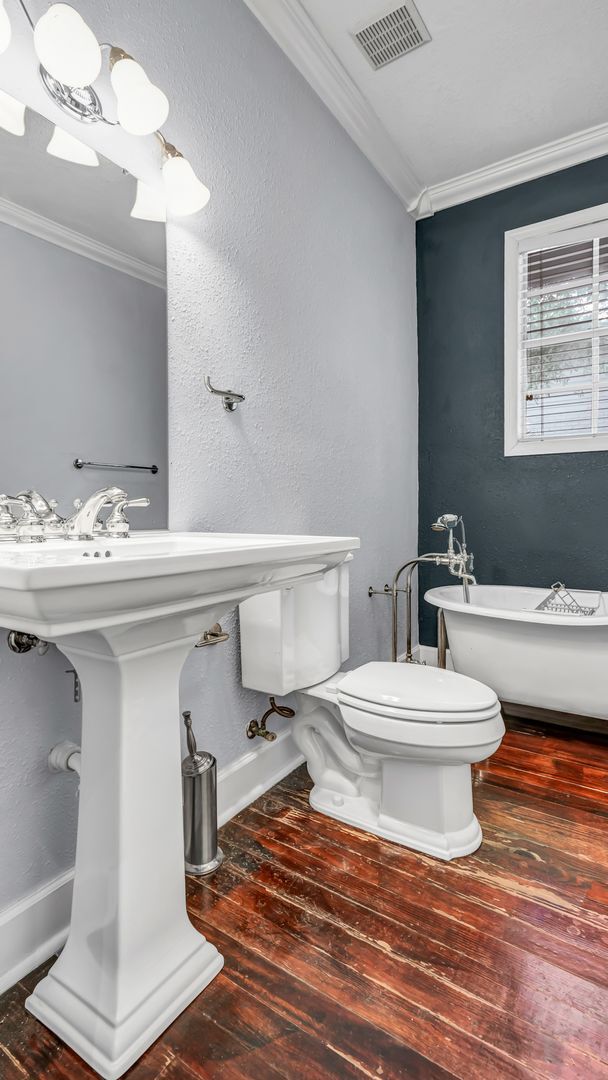 Building Photo - Charming 2BR/2BA with Bonus Room South Tam...