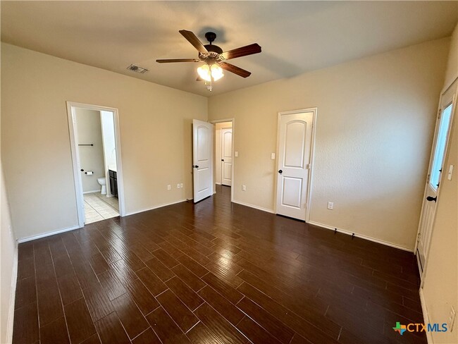 Building Photo - 685 Creekside Cir