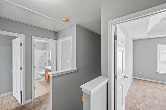 Building Photo - Spacious 4BR Home with Fenced Yard in University City!