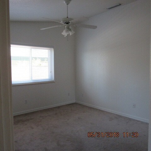 Building Photo - 3 Bedroom 2 bathroom 3 car garage