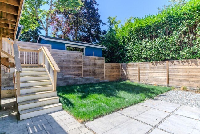 Building Photo - 3Bd/1.5Ba Seattle House