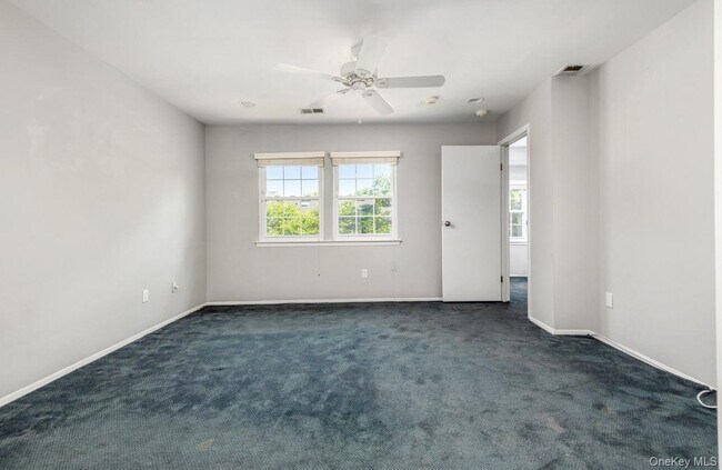 Building Photo - 138 The Knoll