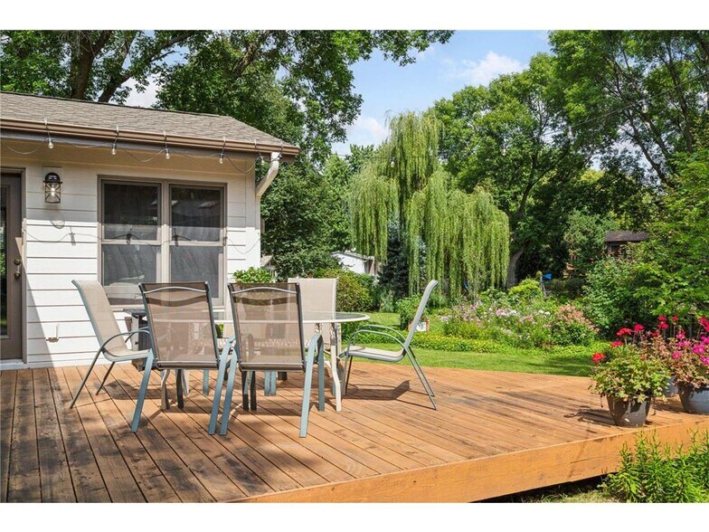 Deck off sunroom - 9933 Balmoral Ln