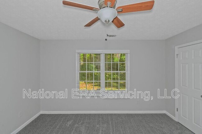 Building Photo - 213 Robin Ln