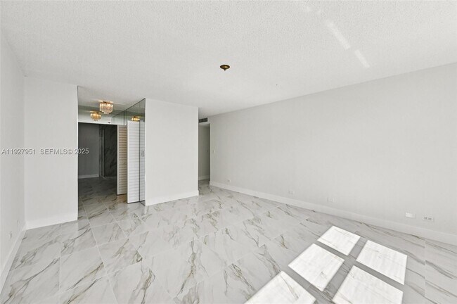 Building Photo - 1800 NE 114th St