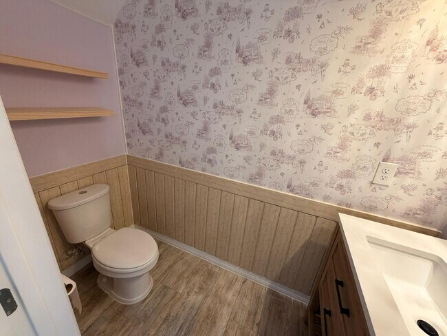 Building Photo - "Spacious 3-Bedroom Retreat in Winter Garden - 5520 Sq Ft of Comfort!"