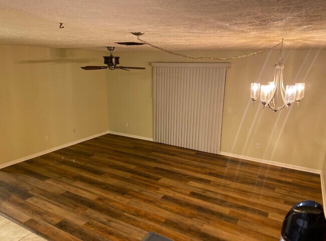 Building Photo - 3957 S Ventura Ave