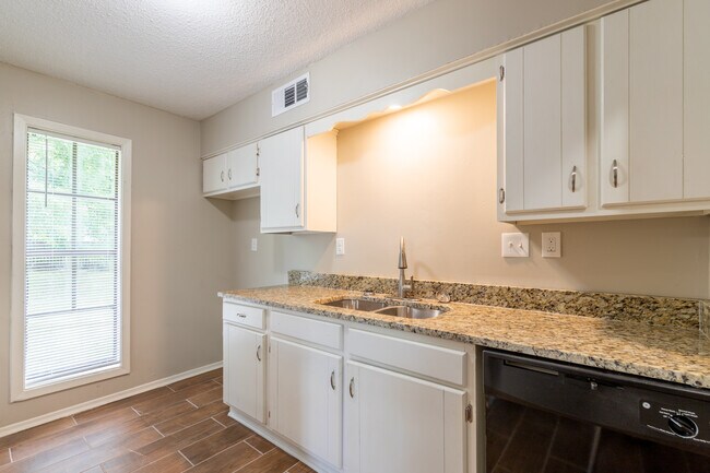 Building Photo - 3869 Winwood Dr