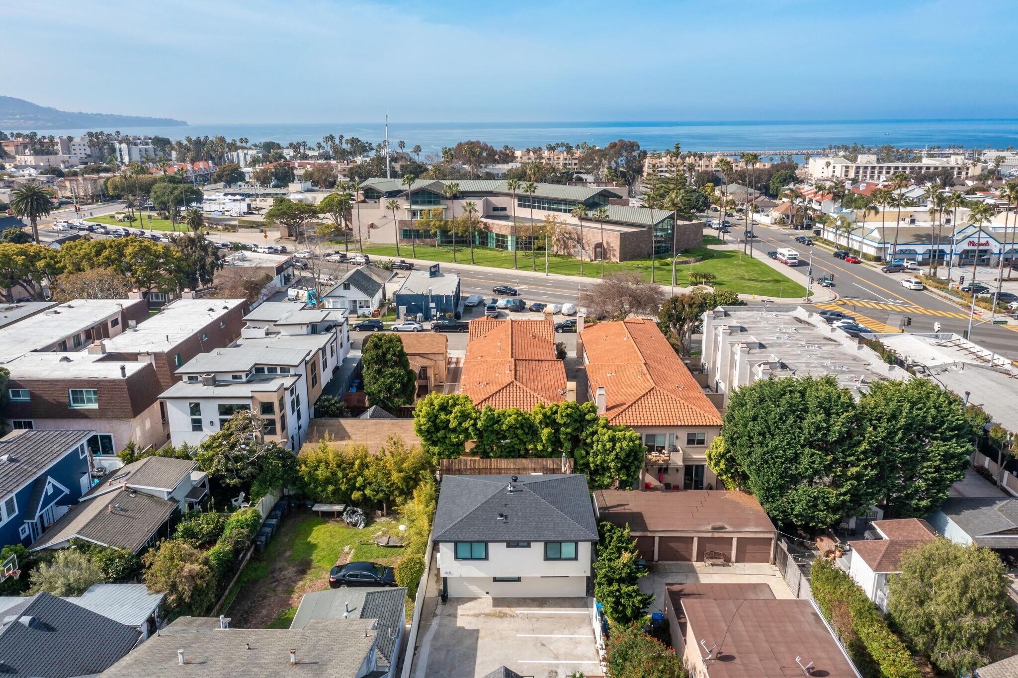 Building Photo - 321 N Gertruda Ave