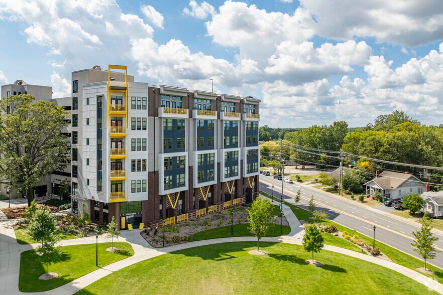 Building Photo - THE WINSTON