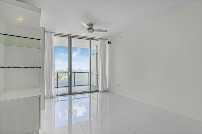 Building Photo - 1100 Biscayne Blvd