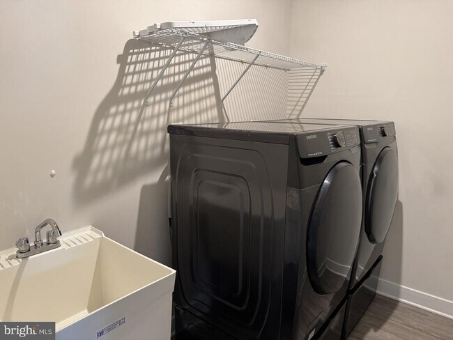 Building Photo - 10323 Quillback St