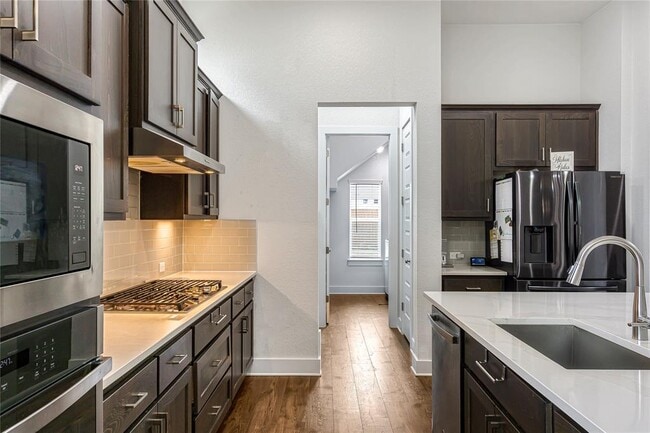 Building Photo - 6721 Empresa Dr